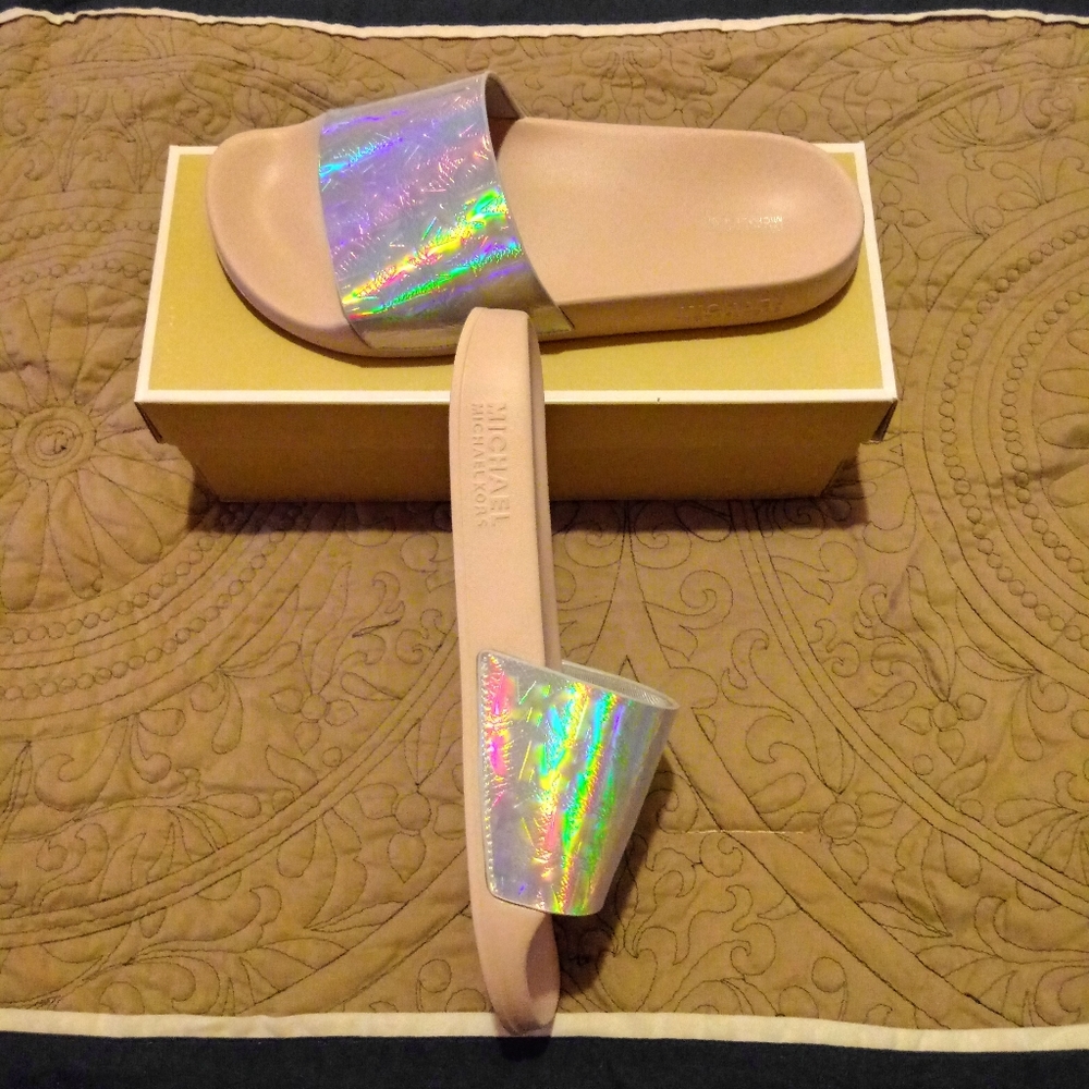 Michael Kors Gilmore Slides - Picture 9 of 10